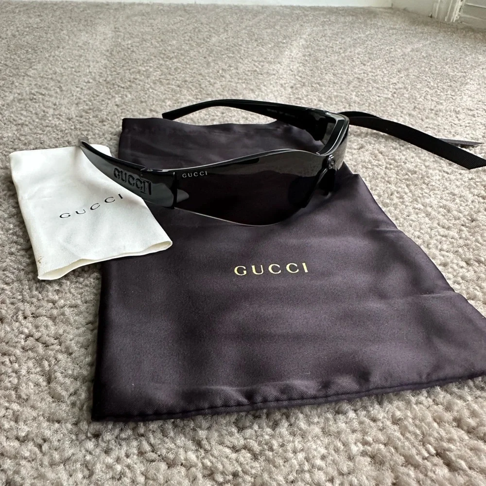 100% Authentic GUCCI GG1651S RIMLESS‎ SHIELD SUNGLASSES IN BLACK